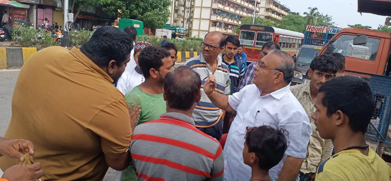 मिलिंद वैद्य माहिम 182 वार्ड शिव सेना के नगरसेवक ने चिकन व्यापारियों को पीटा