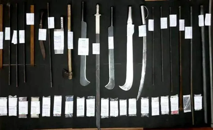 पुणे में पुलिस की सतर्कता से टला गैंगवार, 23 गिरफ्तार, बड़ी मात्रा में हथियार बरामद