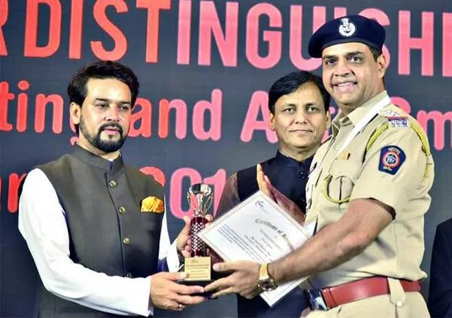 मुंबई पुलिस के 2 अधिकारी ने FICCI पुरस्कार जीता
