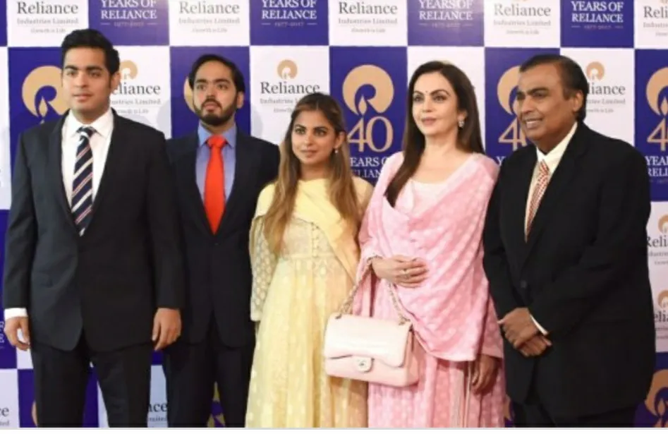 मुकेश अंबानी के परिवार के सदस्यों को 2015 ब्लैक मनी एक्ट के तहत आयकर विभाग ने नोटिस भेजा है