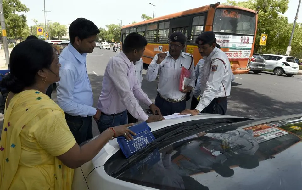 मोटर व्हीकल एक्ट से बढ़ता विवाद