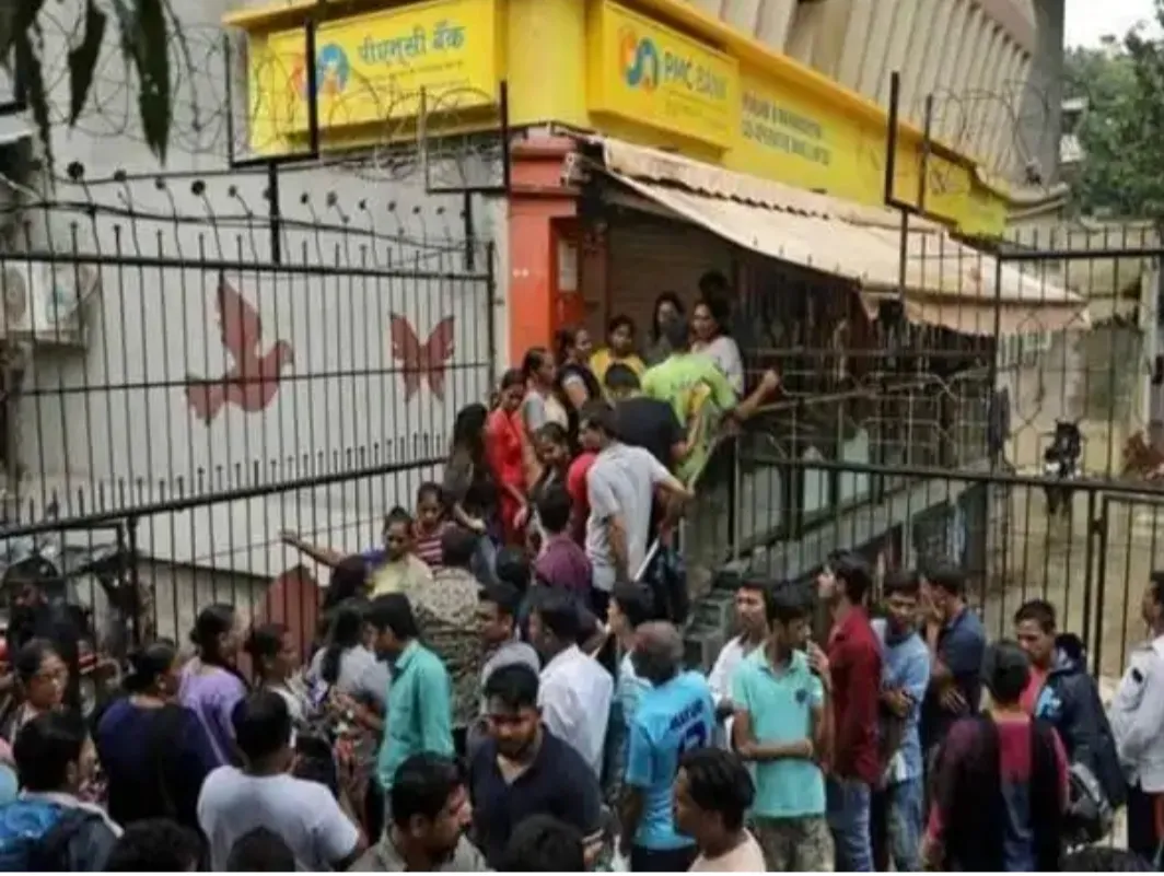 मुंबई PMC बैंक के खाताधारक ने प्रदर्शन किया आजाद मैदान में पुलिस ने 11 प्रदर्शनकारियों को हिरासत में लिया