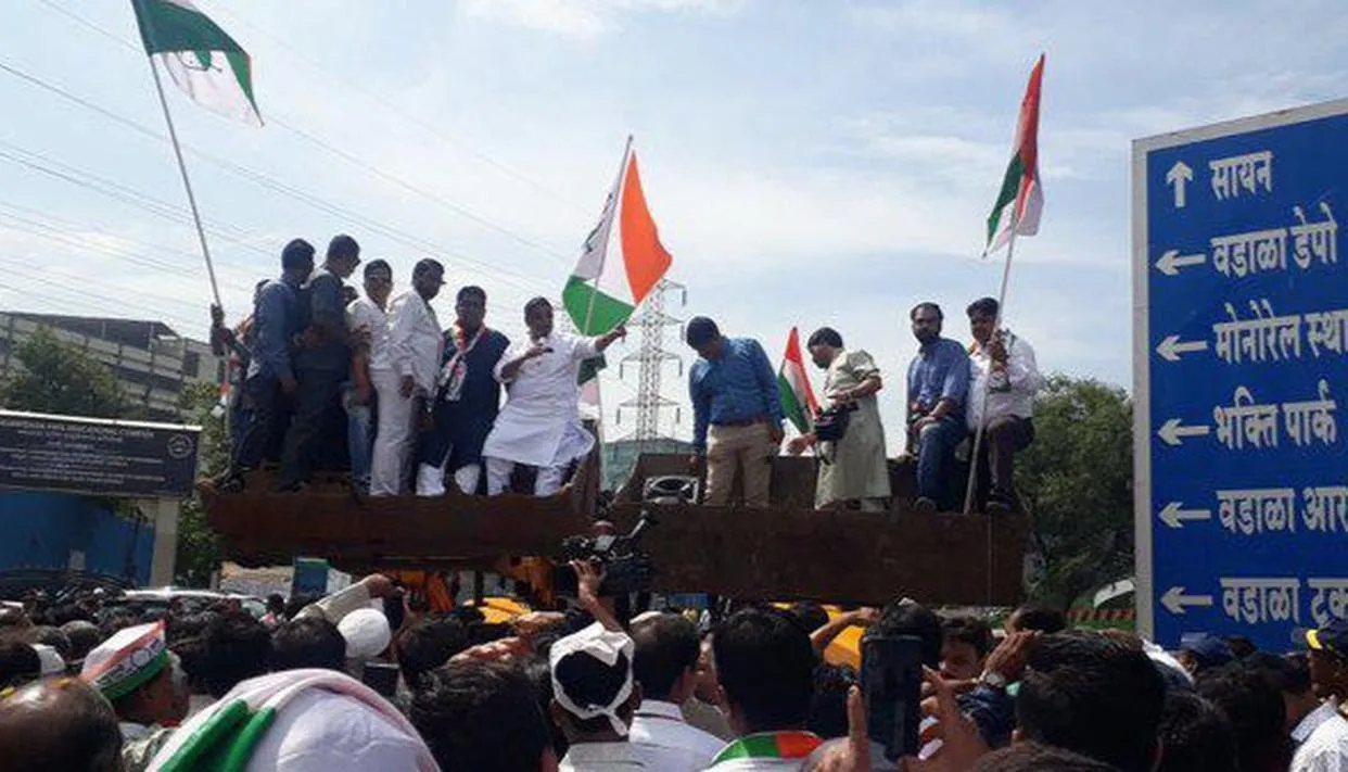 एनसीपी मुंबई के अध्यक्ष नवाब मलिक ने मुंबई पुल के उद्घाटन में देरी का आरोप लगाया, खुद खोलने की धमकी दी