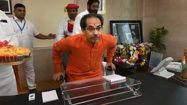 उद्धव कैबिनेट का तय हुआ फॉर्मूला, जानिए किसके खाते में कौन सा मंत्रालय?
