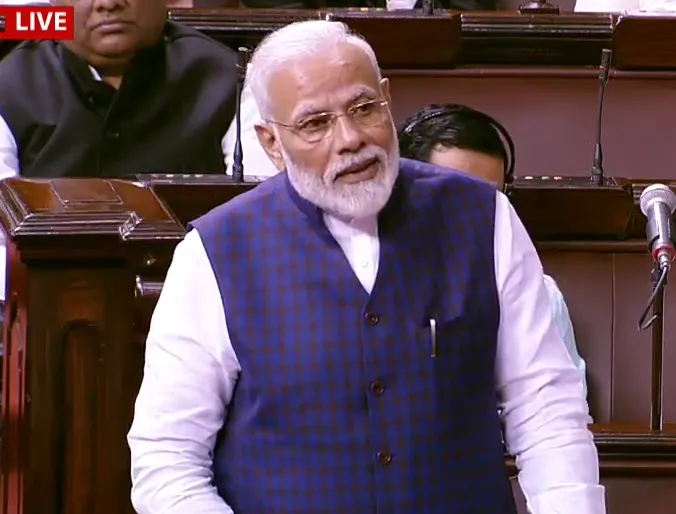 महाराष्ट्र में सरकार गठन के बनते बिगड़ते समीकरणों के बीच प्रधानमंत्री नरेंद्र मोदी ने शरद पवार की पार्टी एनसीपी की जमकर तारीफ की