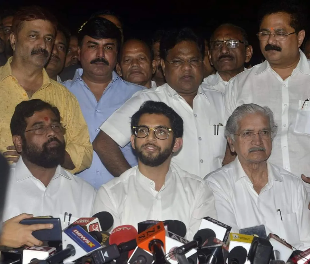 शिवसेना ने सोमवार को महाराष्ट्र में सरकार बनाने को लेकर दावा पेश करने के लिए और तीन दिन का वक्त मांगा