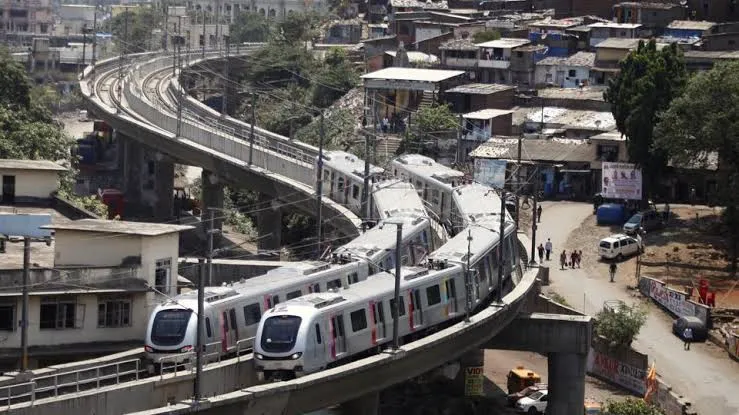 मुंबई के कांदिवली में मेट्रो साइट पर गार्डर गिरने से एक व्यक्ति की मौत