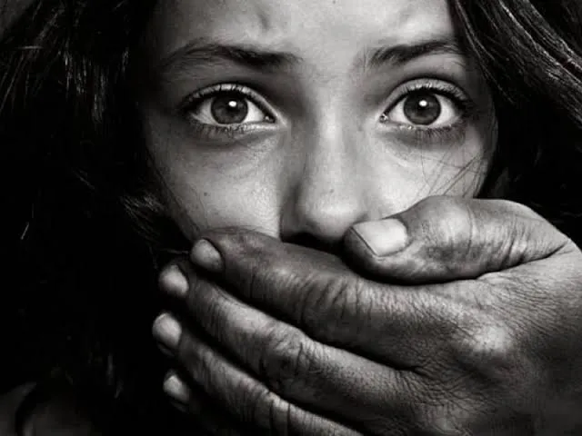 लडकियों की चालाकी की वजह से धैर्य गए तस्करी बाज़