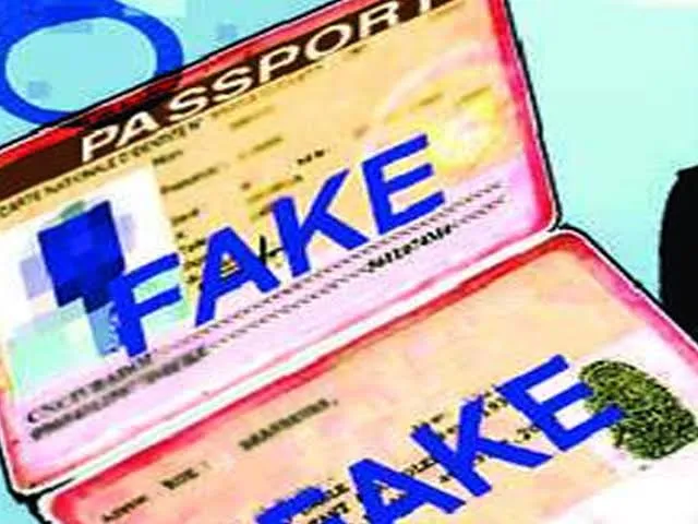 मुंबई पुलिस ने फर्जी दस्तावेज रैकेट का भंडाफोड़ किया 2 लोग गिरफ्तार 50 से अधिक बांग्लादेशियों के लिए आधार, पैन और पासपोर्ट बनाए