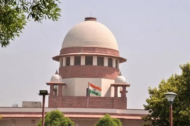 उच्‍चतम न्‍यायालय ने आज कर्नाटक विधानसभा अध्‍यक्ष के 17 विधायकों की अयोग्‍यता के फैसले को बरकरार रखते हुए उन्‍हें पांच दिसम्‍बर को होने वाले उपचुनाव में लड़ने की अनुमति