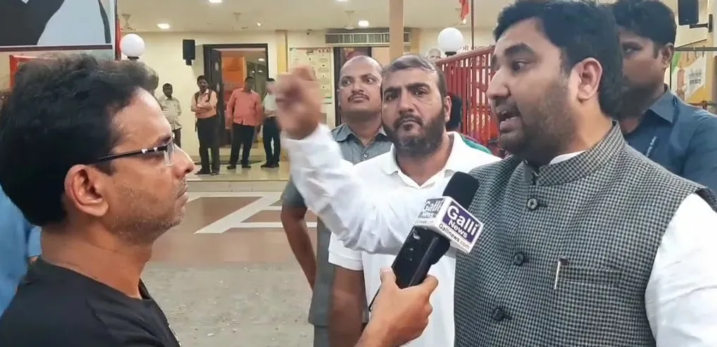 हाजी अराफात शोख ने पत्रकार को कहा बददिमाग