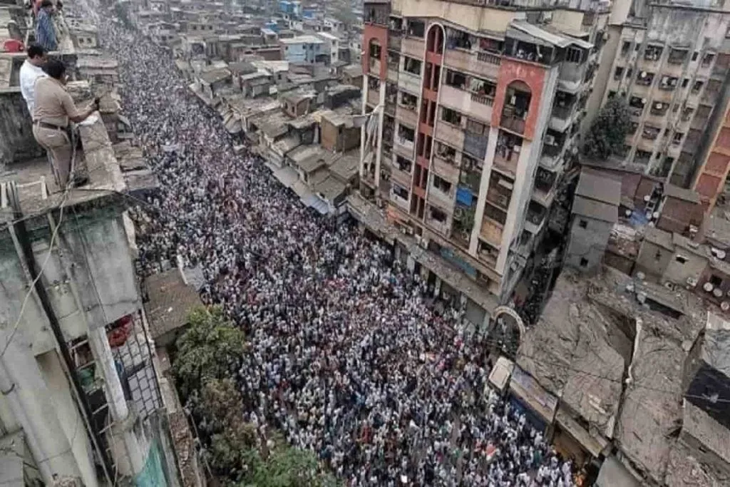 CAA NRC के विरोध में मुंबई के धारावी में हजारों की तादाद में सड़क पर उतरे लोग