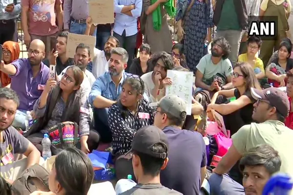 JNU : मुंबई-पुणे में प्रदर्शन, शरद पवार ने बताया सुनियोजित हमला