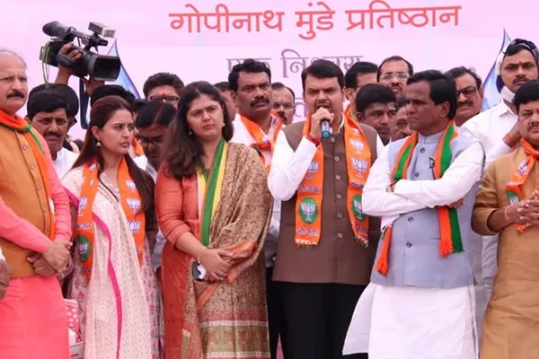 Maharashtra : पानी संकट के खिलाफ भूख हड़ताल पर पंकजा, मंत्री छगन भुजबल ने किया कटाक्ष