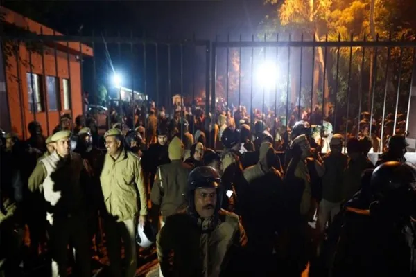 जेएनयू हिंसा : जांच टीमों को ठंड में भी इसलिए आ रहा पसीना!
