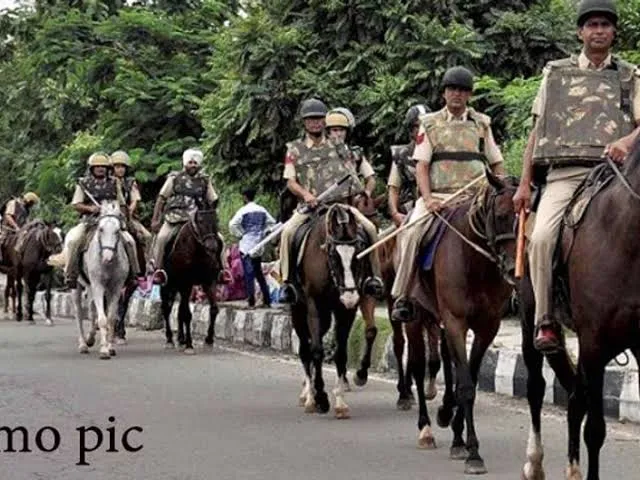 मुंबई यहां के इतिहास में 88 साल बाद फिर से ट्रैफिक व्यवस्था की कमान संभालने घुड़सवार पुलिस को उतारा जा रहा है।