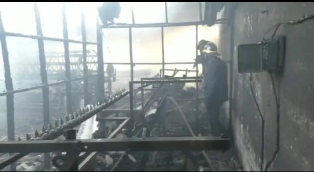 भिवंडी में पावरलूम कारखाने में भीषण आग आगजनी में  लाखों रुपये का  कपडा व मशीन जलकर  खाक,कोई  हताहत नहीं  