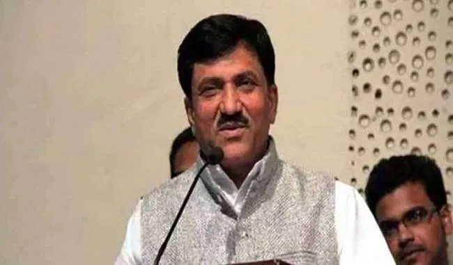 पूर्व भाजपा मंत्री महिला तहसीलदार को ‘हीरोइन’ कहकर विवाद में फंसे