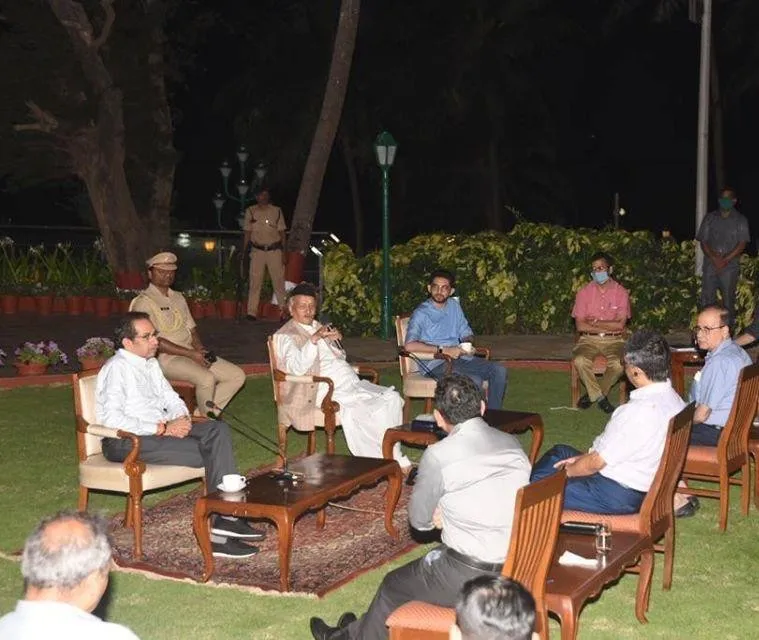 मुख्यमंत्री उद्धव ठाकरे  राज्यपाल से मिले , महाराष्ट्र के स्थिती के बारे मे चर्चि हुई