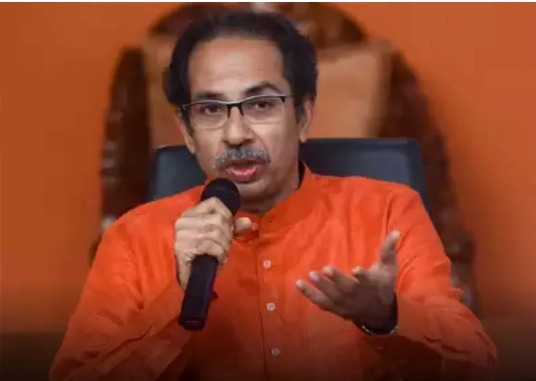 मुख्यमंत्री उद्धव ठाकरे ने घोषणा की है कि जरूरी सामग्रियों की बिक्री 24 घंटे की जा सकती है