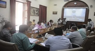 सूचना और प्रसारण मंत्री ने पुणे और पिंपरी-चिंचवाड के अधिकारियों के साथ कोरोना वायरस से उत्‍पन्‍न स्थिति की समीक्षा की