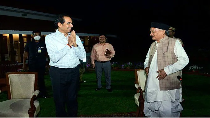 लॉकडाउन के बीच महाराष्ट्र के मुख्यमंत्री उद्धव ठाकरे  के सामने बड़ा राजनीतिक संकट खड़ा हो गया