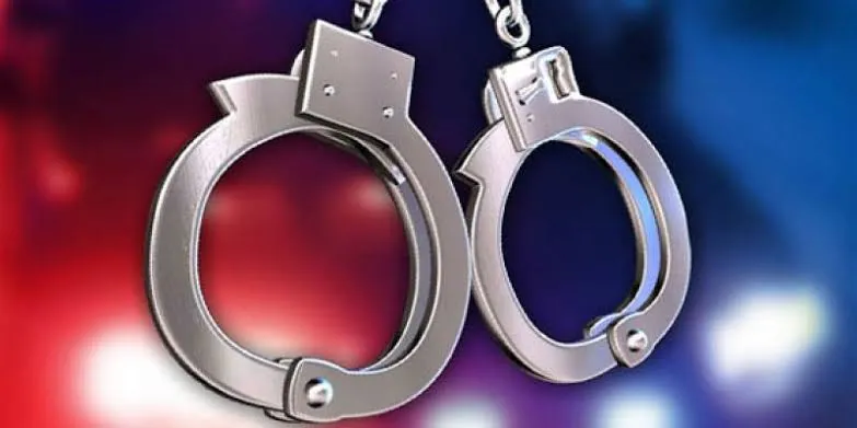 लोकडौन के बावजूद समूह नमाज एक साथ पड़ने पर 8 लोगो को माहिम पुलिस ने गिरफ्तार किया