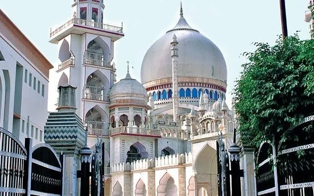 दारुल उलूम ने फतवा जारी कर किया है कि रोजे की हालत में कोरोना टेस्ट से रोजा नहीं टूटेगा