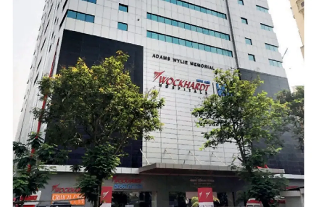 मुंबई के वॉकहार्ट अस्पताल में 26 नर्स और 3 डॉक्टर पॉजिटिव आने के बाद अस्पताल को एक निषेध क्षेत्र (क्वारैंटाइन एरिया) घोषित कर दिया गया