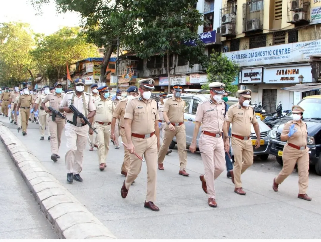 मुंबई पुलिस कमिश्नर परमबीर सिंह ने धारावी की जनता में विश्वास जगाने के लिए रूट मार्च किया