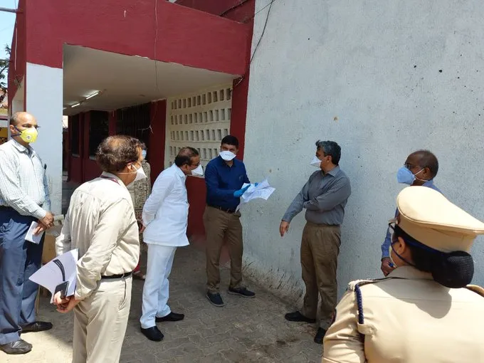 केंद्रीय समिति ने की धारावी के हालातों की समीक्षा महाराष्ट्र के स्वास्थ्य मंत्री राजेश टोपे भी मौजूद थे