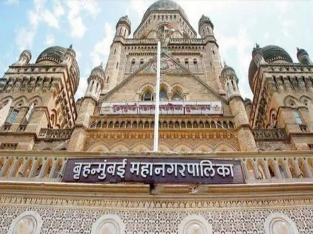 मुंबई में बढ़ते कोरोनो वायरस मामलों के बीच बीएमसी कमिश्नर प्रवीण परदेशी का तबादला