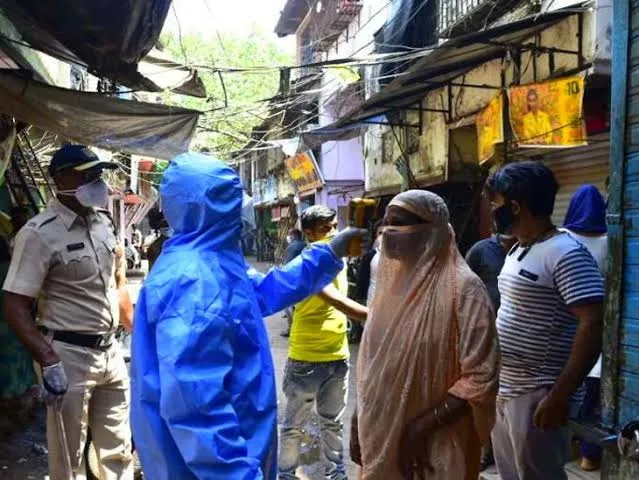 मुंबई के धारावी में गुरुवार को covid ​​-19 के 33 नए मामले दर्ज किए हैं और इस क्षेत्र में कुल मामलों की संख्या बढ़कर 1,061 हो गई है