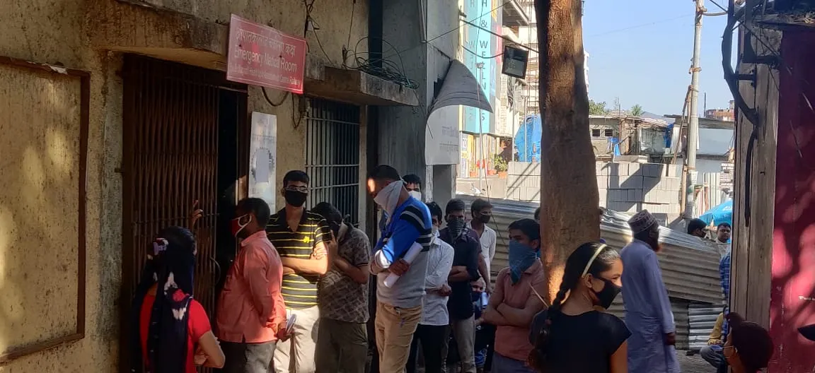 मेडिकल चेकअप के लिए पहुंंचे सैंकड़ों मजदूर,घर जाने की बेताबी