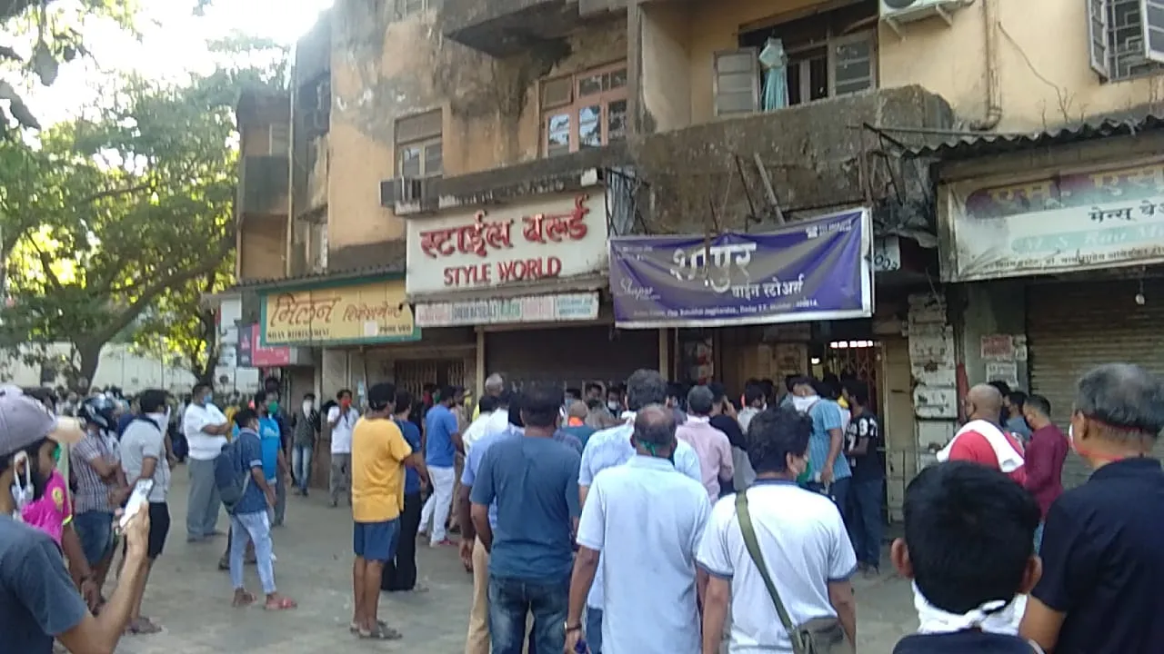 बृह्नमुंबई महानगर पालिका (बीएमसी) ने शहर में बंद में दी गई छूट को वापस लेने का निर्णय किया