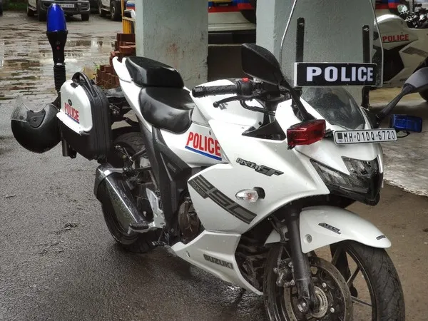 महाराष्ट्र ट्रैफिक पुलिस को CSR अभियान के तहत 10 स्पोर्ट्स बाइक ‘Gixxer 250 SF’ मिली