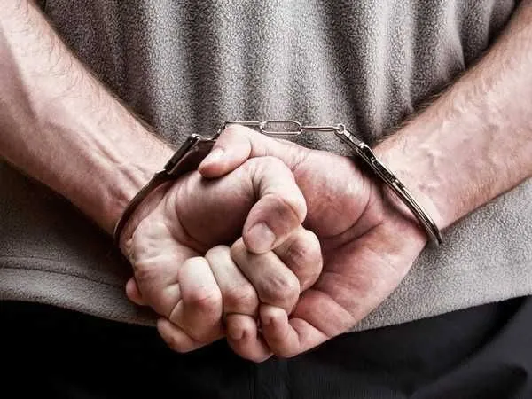 ठाणे कोर्ट ने सोमवार को गुड्डन रामविलास त्रिवेदी और सोनू सुरेश तिवारी को उत्तर प्रदेश का ट्रांजिट रिमांड दिया