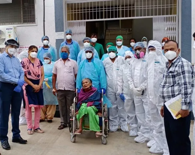 महाराष्ट्र में 107 साल की महिला और उनकी 78 वर्षीय पुत्री ने जीती कोरोना से जंग, 10 दिन में अस्पताल से लौटी घर