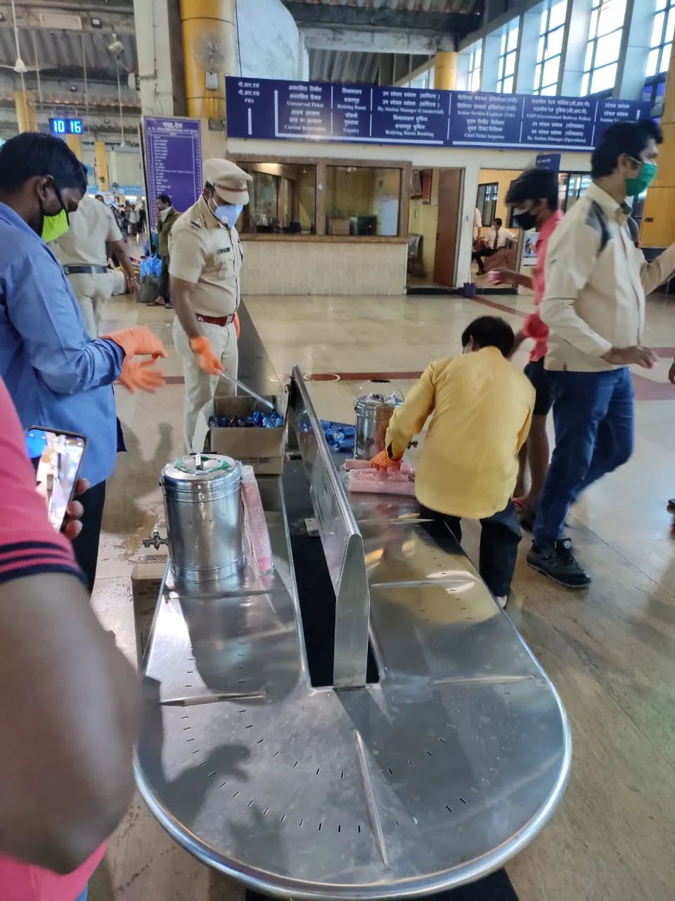 मुंबई में तूफानी बारिश की वजह से लोकमान्य तिलक टर्मिनस जाने वाली तीन ट्रैन रद्