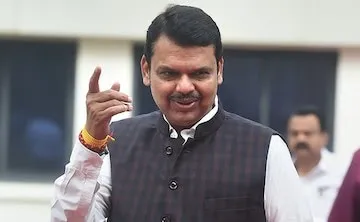 पूर्व मुख्यमंत्री देवेंद्र फडणवीस ने कहा कि शिवसेना से हाथ मिलाने कोई इरादा नहीं