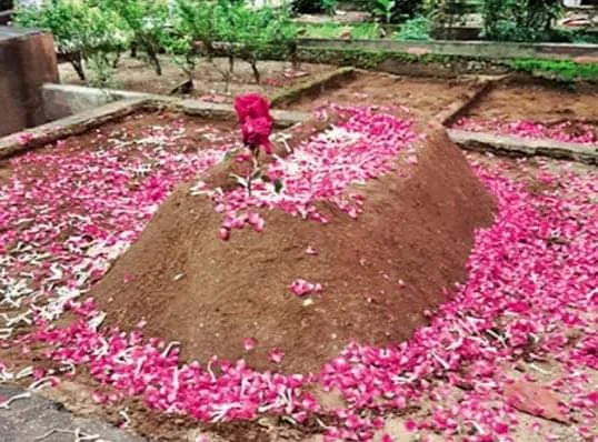 मुंबई में याकूब मेमन कि कबर  (ओथा)  का हुआ सौदा , पुलिस ने दर्ज कि FIR