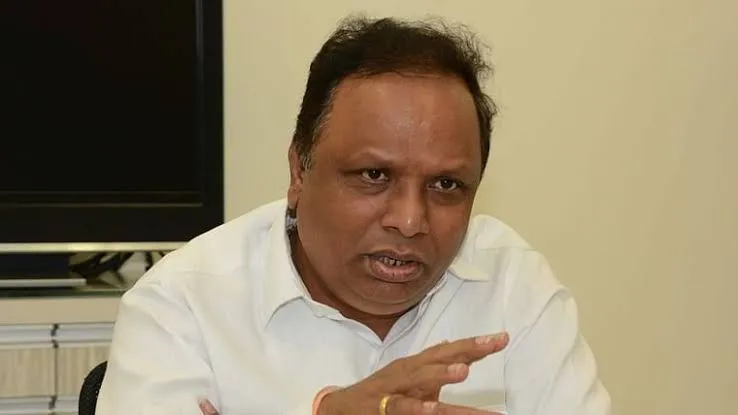 भाजपा नेता ने NEET, JEE उम्मीदवारों को मुंबई उपनगरीय ट्रेनों में यात्रा करने की अनुमति देने के लिए रेल मंत्रालय से संपर्क करने के लिए महा सरकार से आग्रह किया