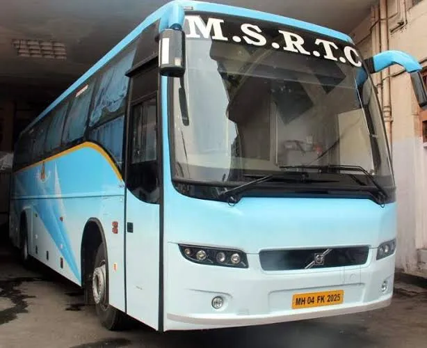 महाराष्ट्र राज्य सड़क परिवहन निगम (एमएसआरटीसी) ने शुक्रवार से बसों का परिचालन शुरू किया