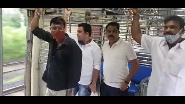मनसे नेता संदीप देशपांडे और पार्टी के तीन अन्य नेताओं को कोविड-19 पाबंदियों के उल्लंघन पर गिरफ्तार कर लिया गया