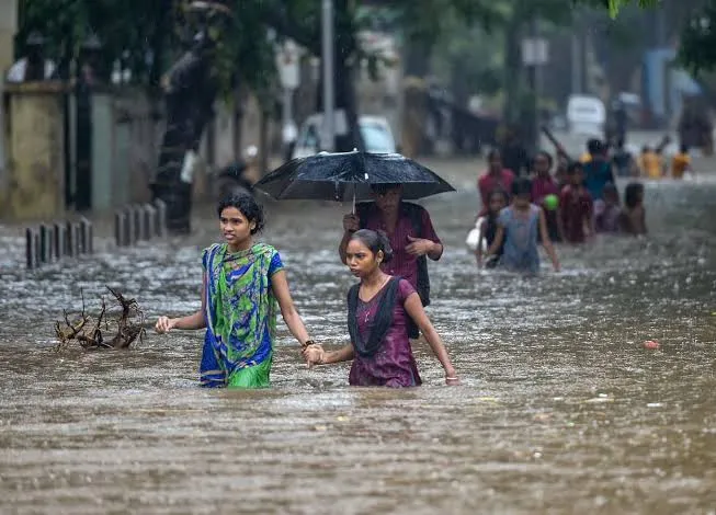 बीएमसी ने मुंबईवासियों से आपात स्थिति को छोड़कर घरों से न निकलने की अपील की