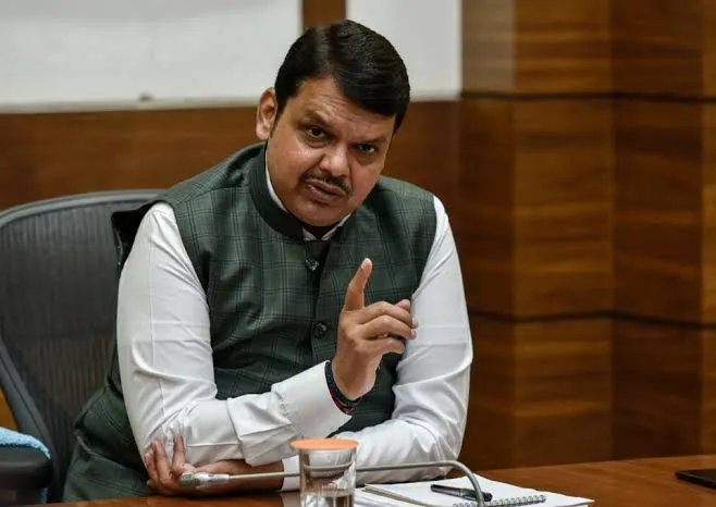 महाराष्ट्र के भाजपा नेता देवेंद्र फडणवीस ने नये कृषि कानूनों का विरोध करने को लेकर कांग्रेस पर निशाना साधा
