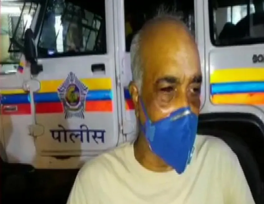 मुंबई में एक पूर्व नौसेना अधिकारी की पिटाई करने के बाद शिवसेना के कार्यकर्ताओ के खिलाफ FIR