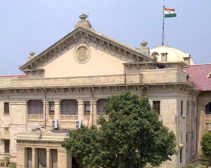 हाईकोर्ट की लखनऊ खंडपीठ ने हाथरस मामले में स्वत: संज्ञान लेते हुए उत्तरप्रदेश सरकार के उच्च अधिकारियों को नोटिस जारी किए