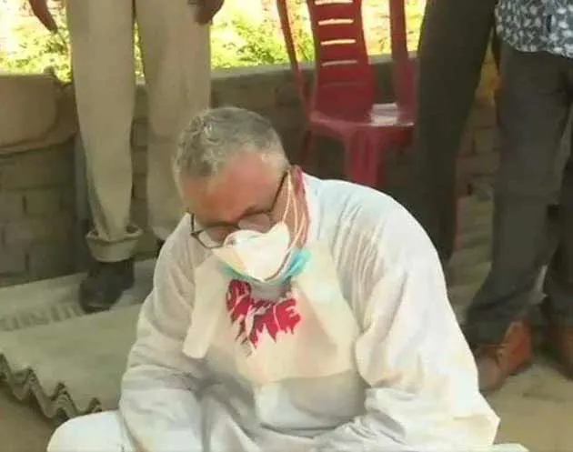 उत्तर प्रदेश के हाथरस में गुड़िया (काल्पनिक) की मौत के बाद प्रदेश में विपक्षी दल जमकर योगी सरकार पर निशाना साध रहे