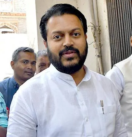महाराष्ट्र के संस्कृति मंत्री अमित देशमुख ने बृहस्पतिवार को कहा कि राज्य सरकार सिनेमाघरों और और नाटकघरों को खोलने के पक्ष में हैं